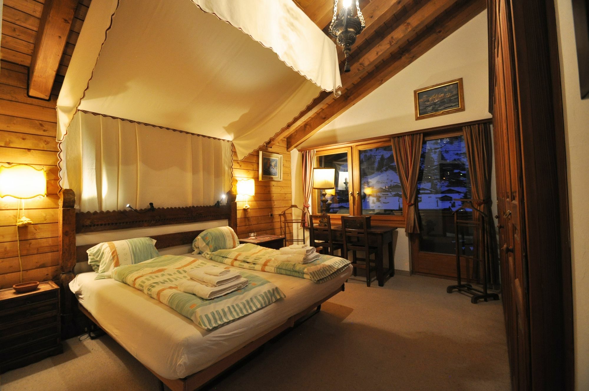 Haus Tiefbach - Apartment Cervino Zermatt Esterno foto